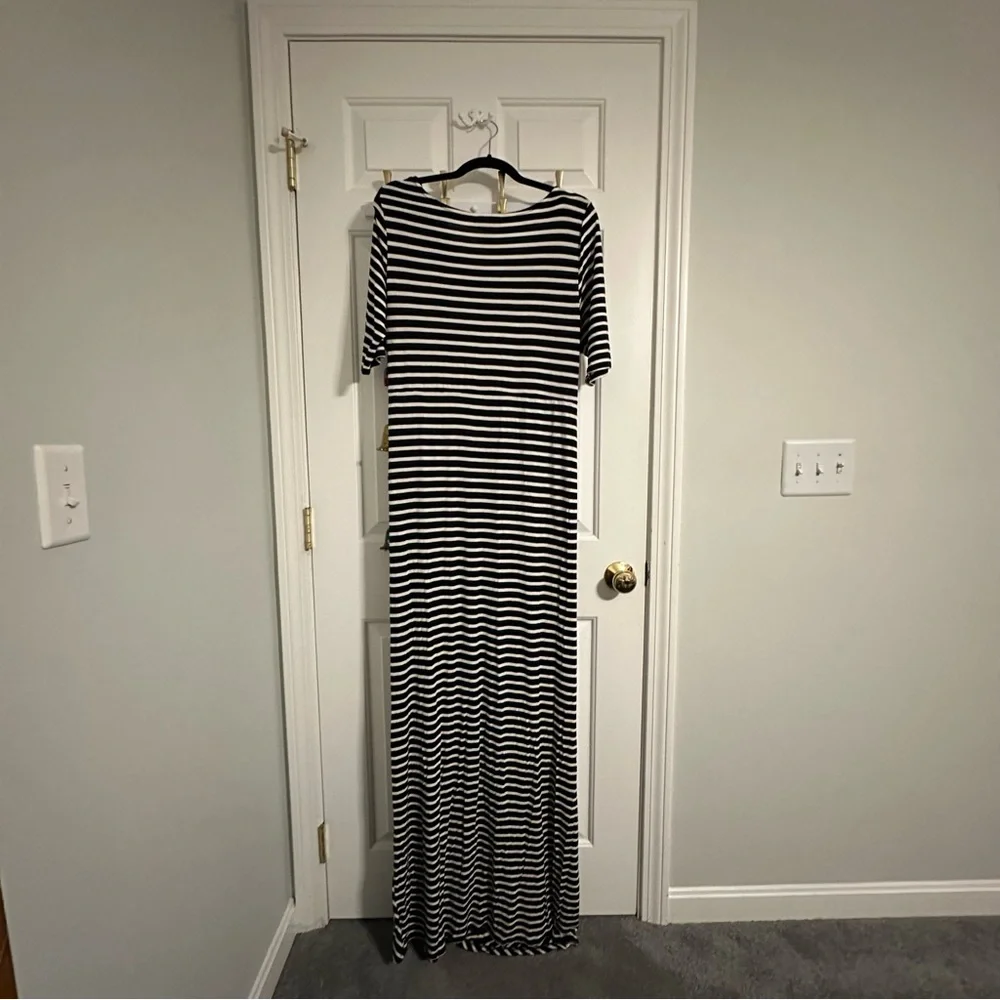 Jessica Simpson- Maternity Dress - Picture 4 of 4